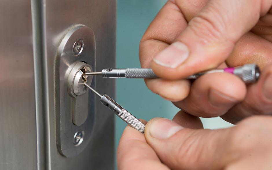 changer serrure porte Paris 15